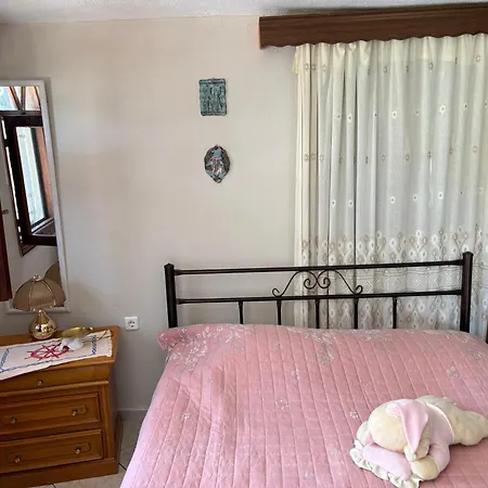 Real Holidays Antoniadou - Rustic House Semesterbostad
