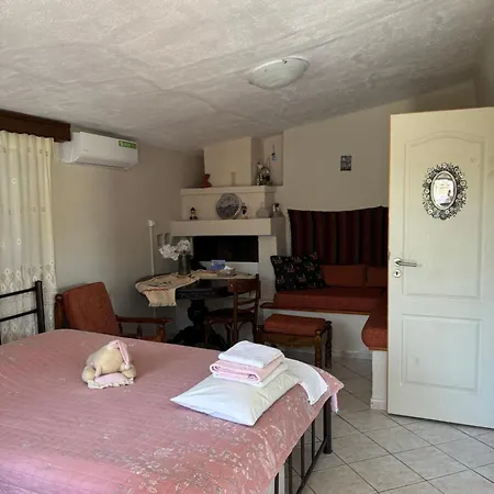 Real Holidays Antoniadou - Rustic House Semesterbostad *