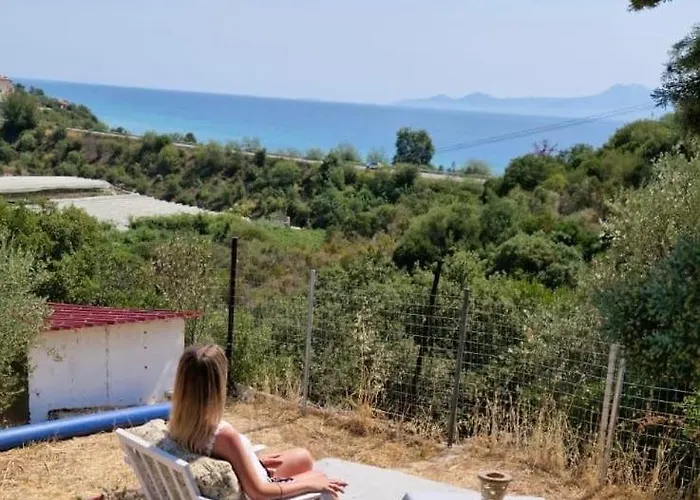 Real Holidays Antoniadou - Rustic House Hébergement de vacances Elaiokhorion